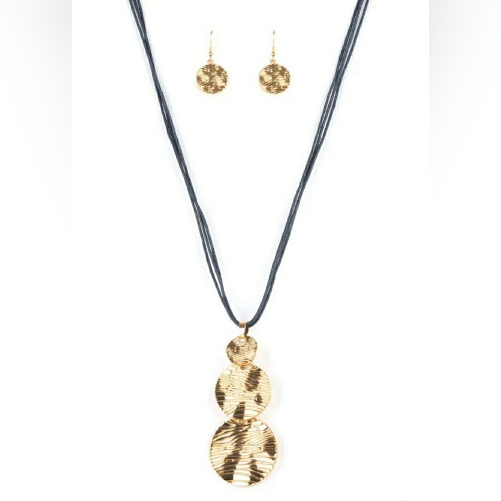 💢5/$10💢Elegant Gold and Black Necklace Set